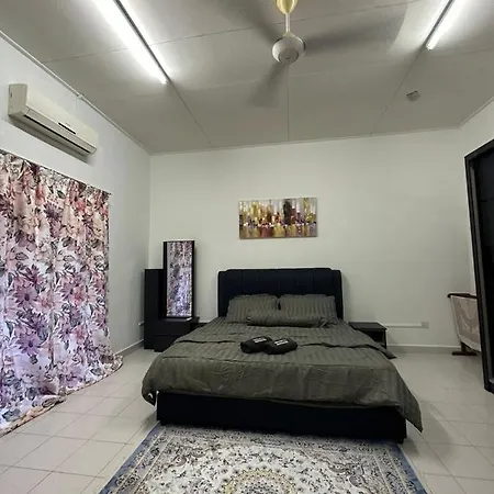 Naurah Homestay Kulai Mslim Only Exterior photo