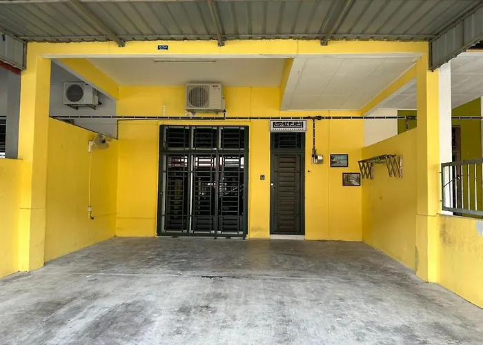 Naurah Homestay Kulai Mslim Only